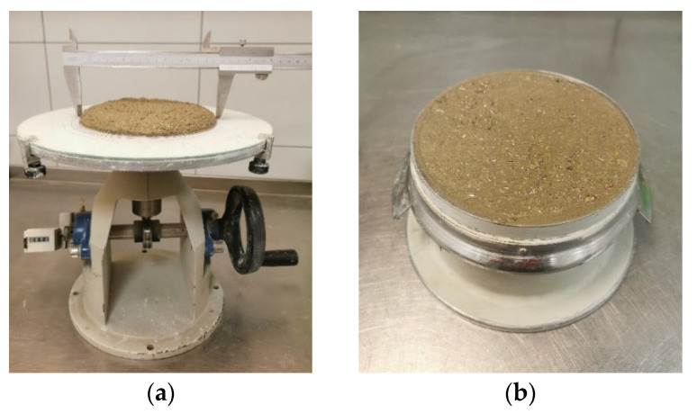 Test equipment for freshly mixed 3D-printed composite: flow table (a), 1 litre pot (b).