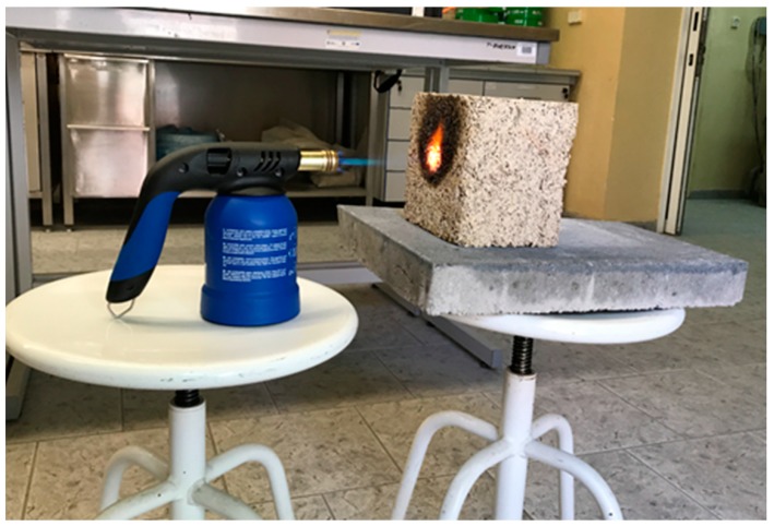 Hemp lime composite flame test, with the tested sample placed at a distance of 10 cm away from the flame source.